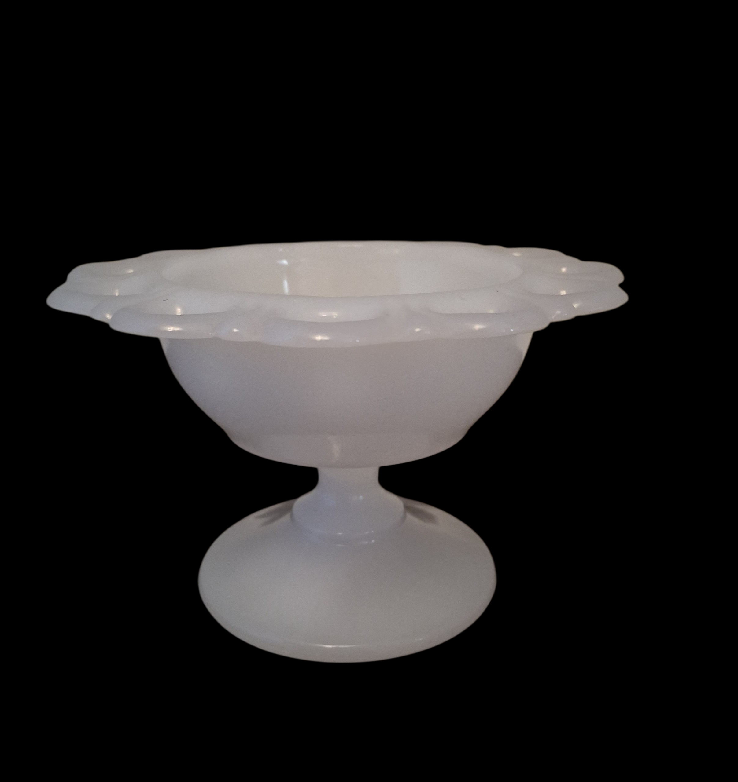 anchor hocking valgest klaasist (piimklaas) jalaga kompotikauss või magustoidupokaal anchor hocking valgest klaasist (piimklaas) jalaga kompotikauss või magustoidupokaal