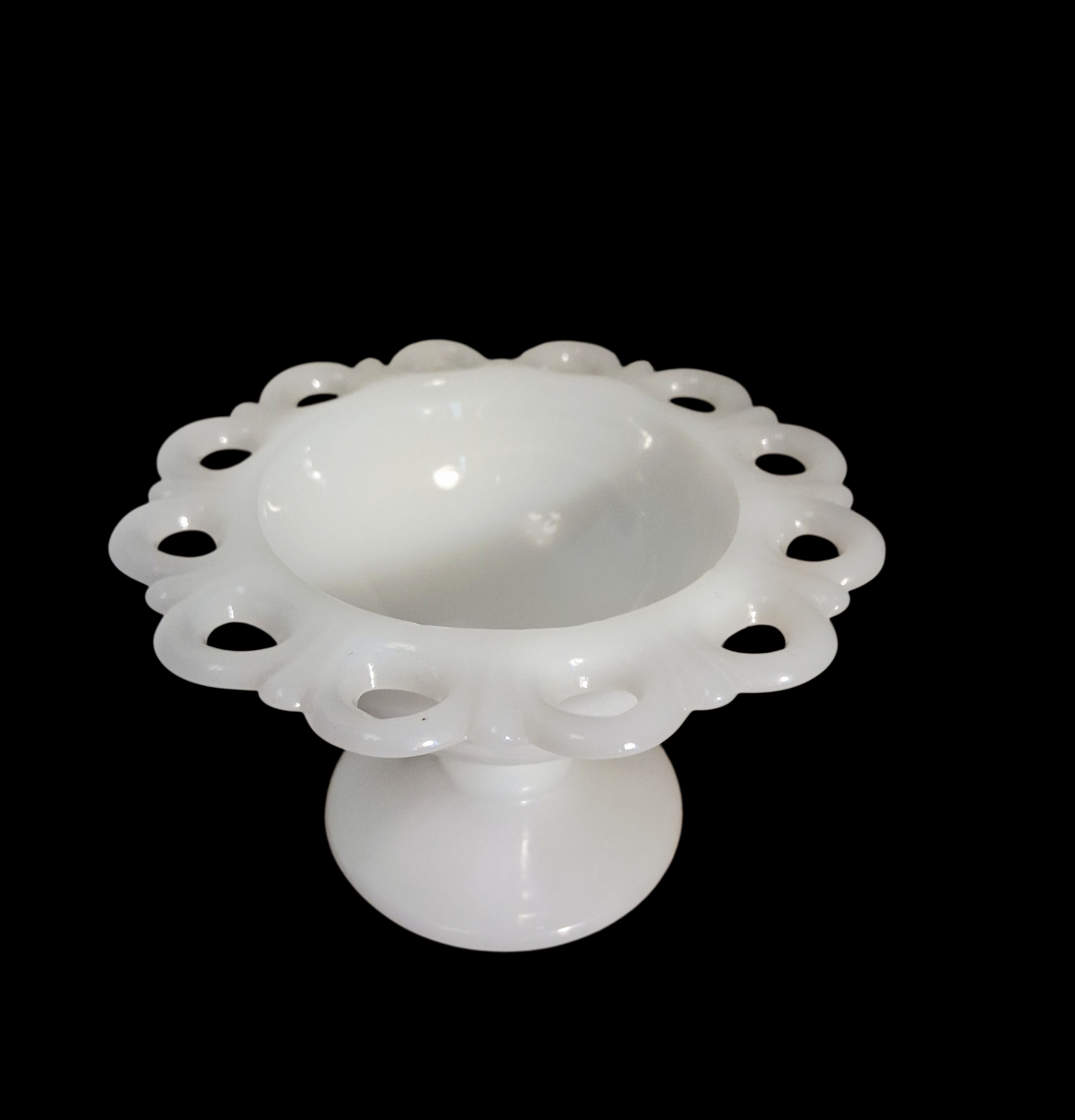 anchor hocking valgest klaasist (piimklaas) jalaga kompotikauss või magustoidupokaal anchor hocking valgest klaasist (piimklaas) jalaga kompotikauss või magustoidupokaal