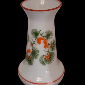 krasnõi mai piimklaasist vaas