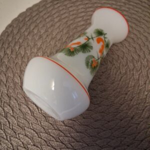 krasnõi mai piimklaasist vaas