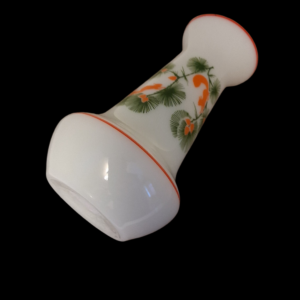 krasnõi mai piimklaasist vaas