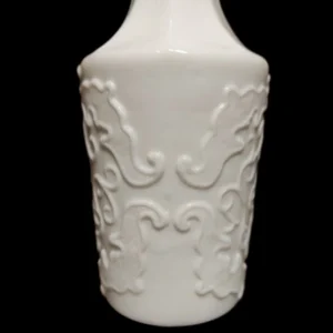 reljeefse dekooriga piimklaasist bud vaas