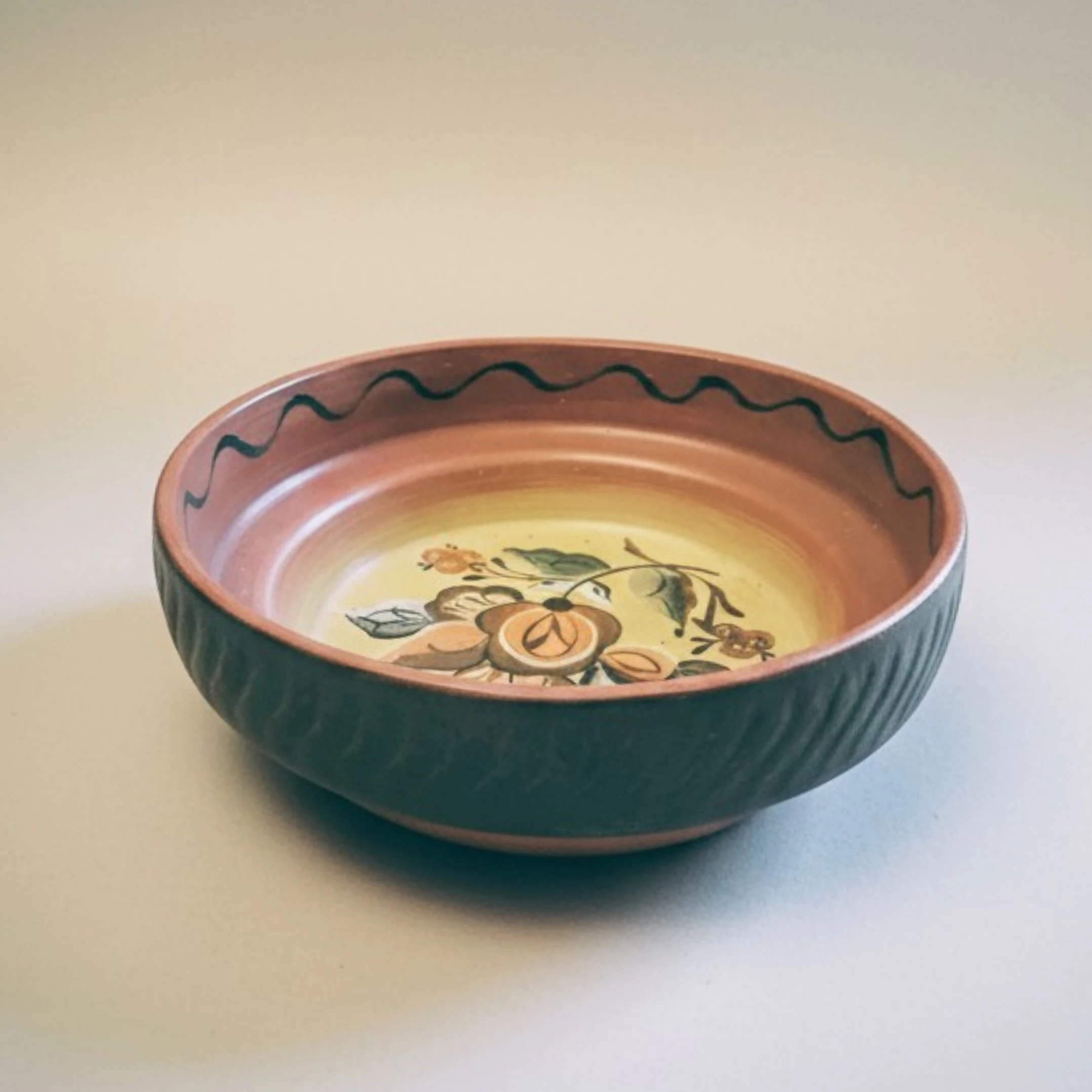 Traditsioonidega keraamika - Norra rosemaling stiilis keraamiline kauss. - Image 2